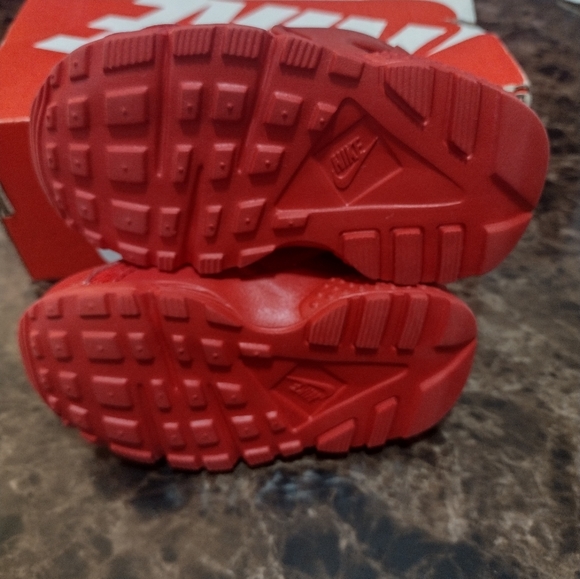 Toddler Shoes Red Nike Huarache Run size 5 - Picture 7 of 14